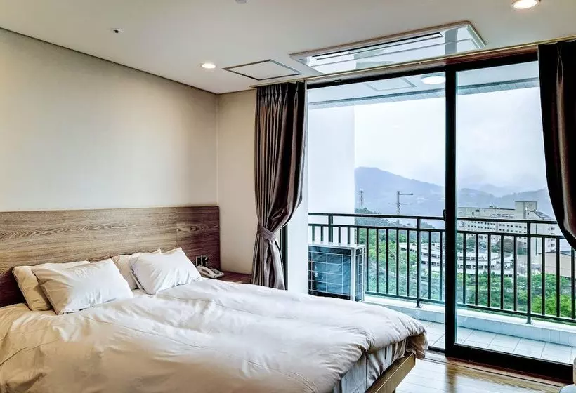 Hotelli Cheongpung Resort Hill House
