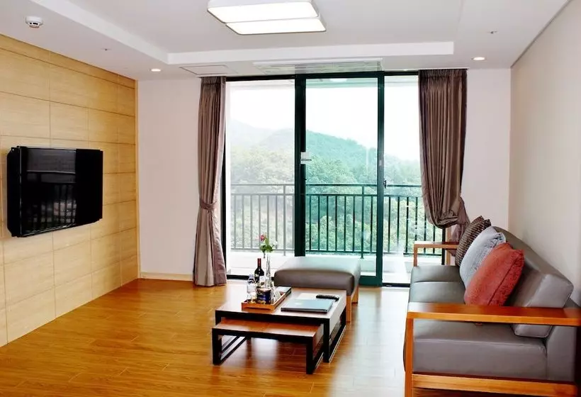 Hotelli Cheongpung Resort Hill House