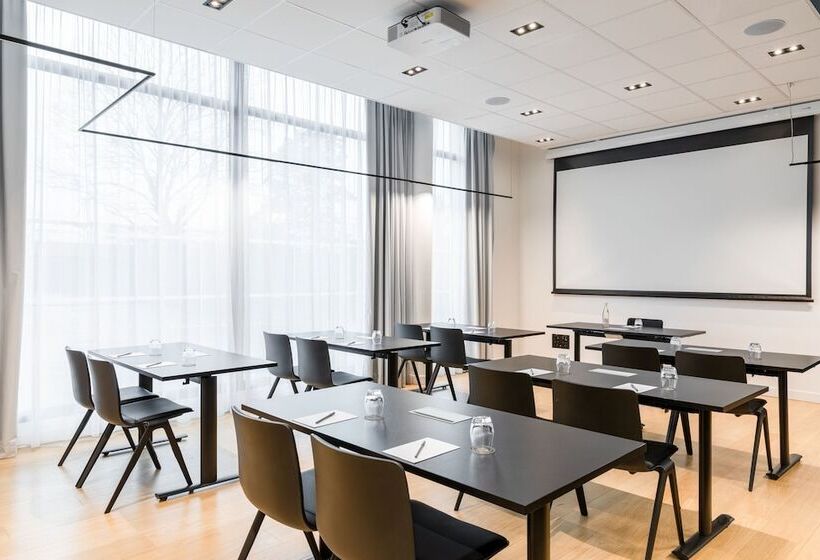 هتل Courtyard By Marriott Paris Creteil