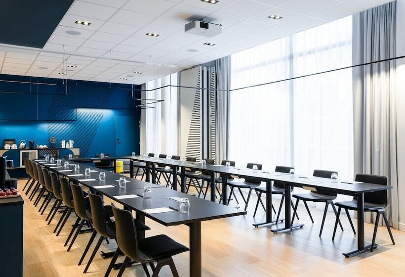 هتل Courtyard By Marriott Paris Creteil