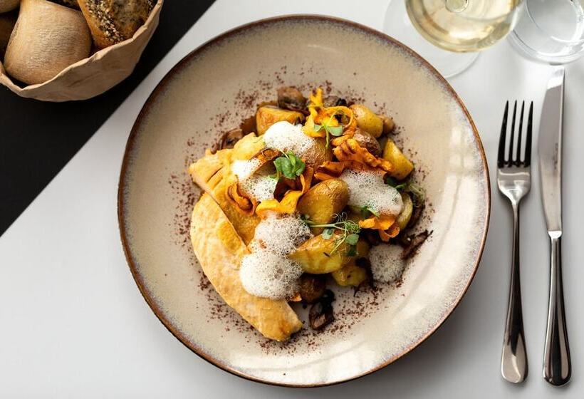 هتل Courtyard By Marriott Paris Creteil