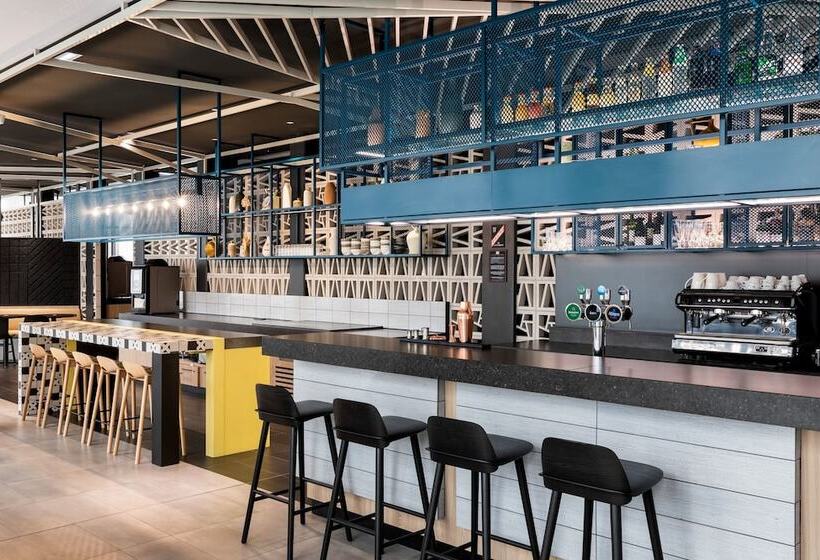 هتل Courtyard By Marriott Paris Creteil