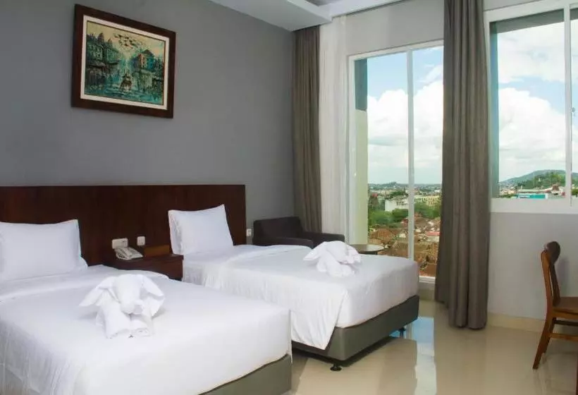 هتل Grand Kutilang