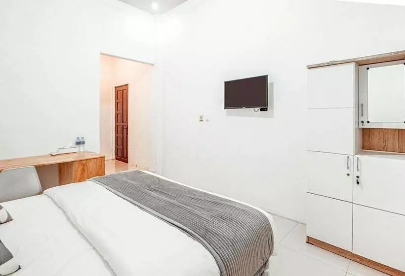 Hotelli Krisan Guest House Syariah Banjarbaru Mitra Reddoorz