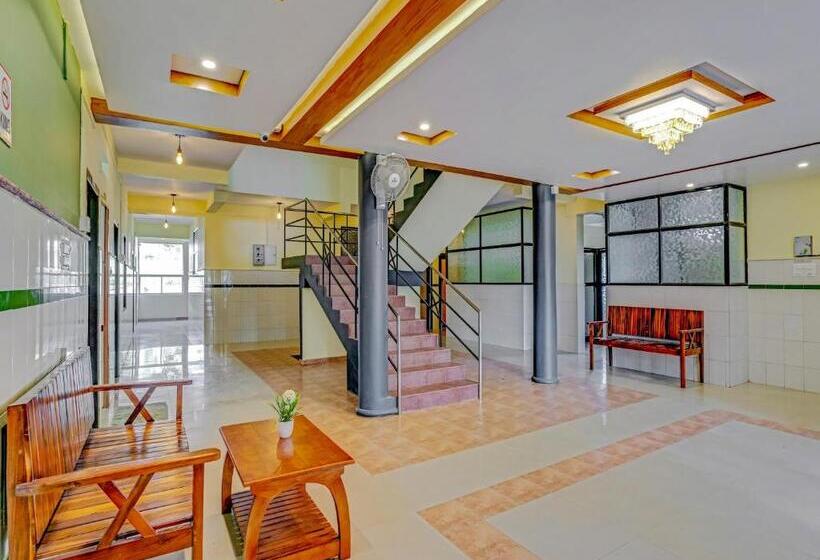 בית מלון כפרי Oyo 79046 Zco Residency