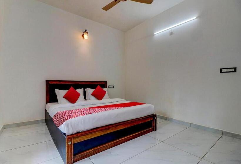 בית מלון כפרי Oyo 79046 Zco Residency