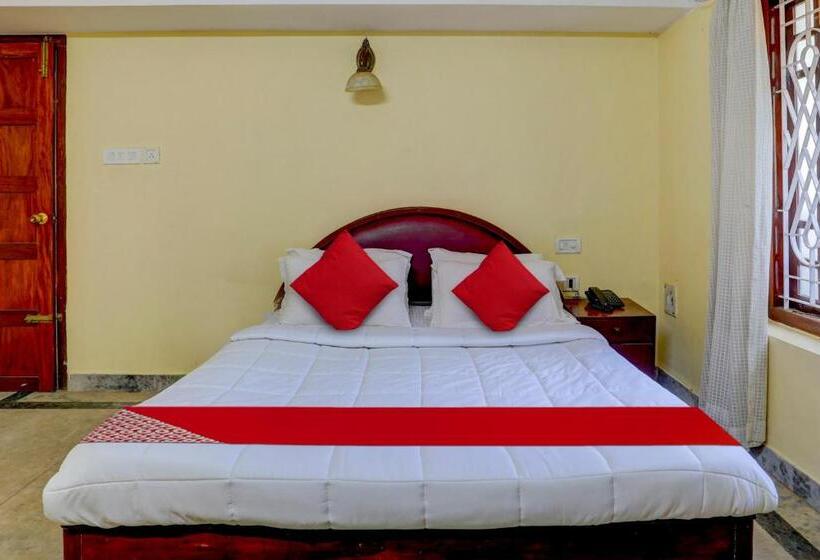 בית מלון כפרי Oyo 79046 Zco Residency