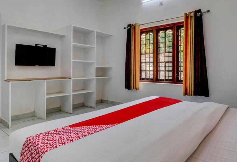 בית מלון כפרי Oyo 79046 Zco Residency