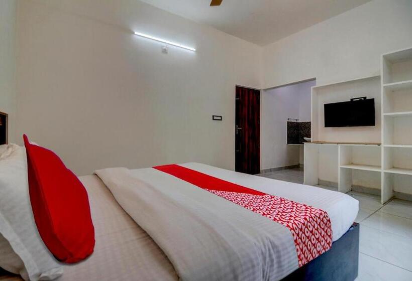 בית מלון כפרי Oyo 79046 Zco Residency