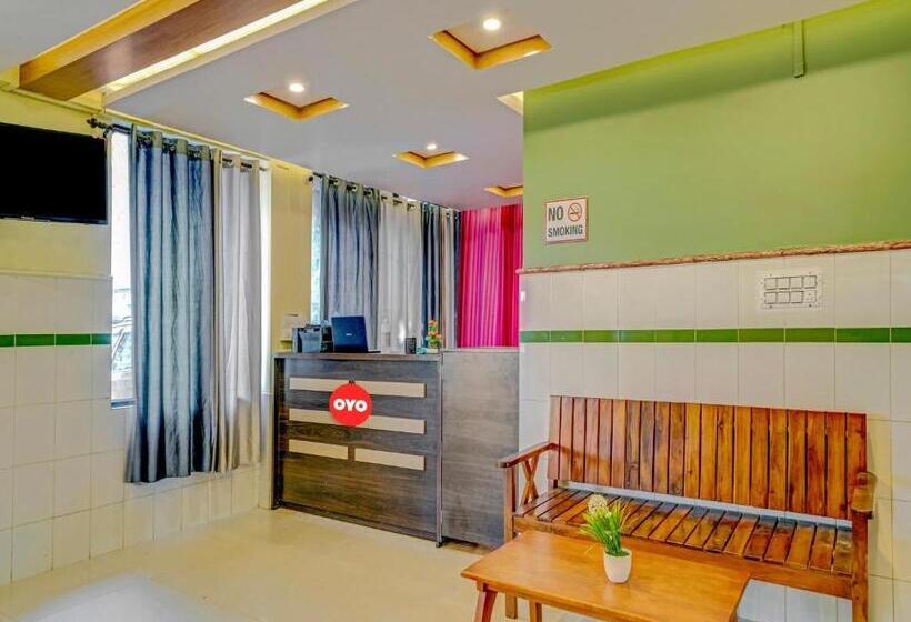 בית מלון כפרי Oyo 79046 Zco Residency