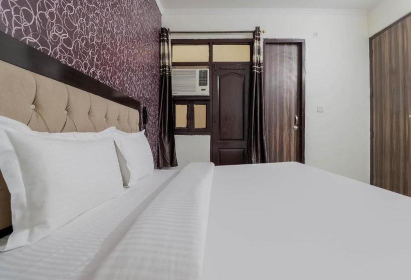 Hotel Collection O 79212 Dwarka Royal Inn
