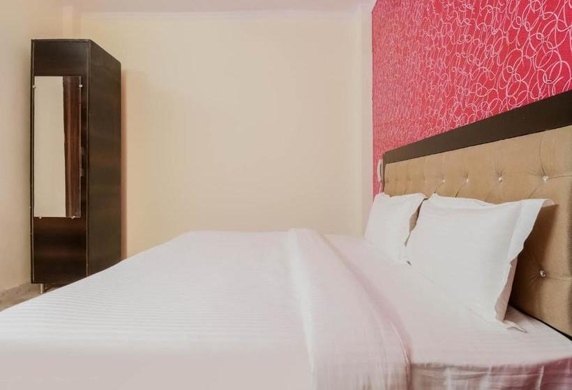 Hotel Collection O 79212 Dwarka Royal Inn