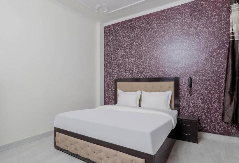 Hotel Collection O 79212 Dwarka Royal Inn