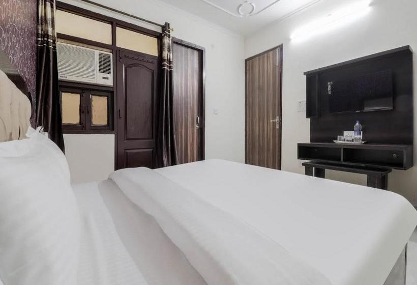 Hotel Collection O 79212 Dwarka Royal Inn