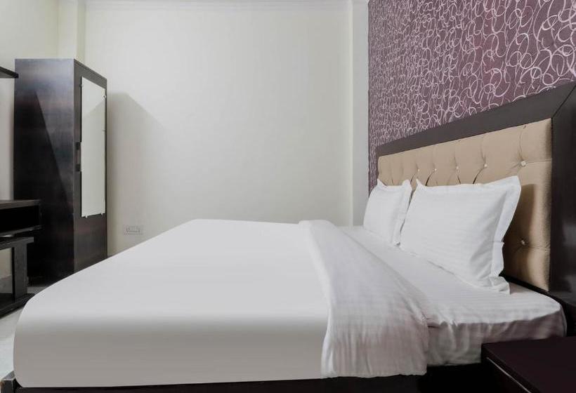 Hotel Collection O 79212 Dwarka Royal Inn