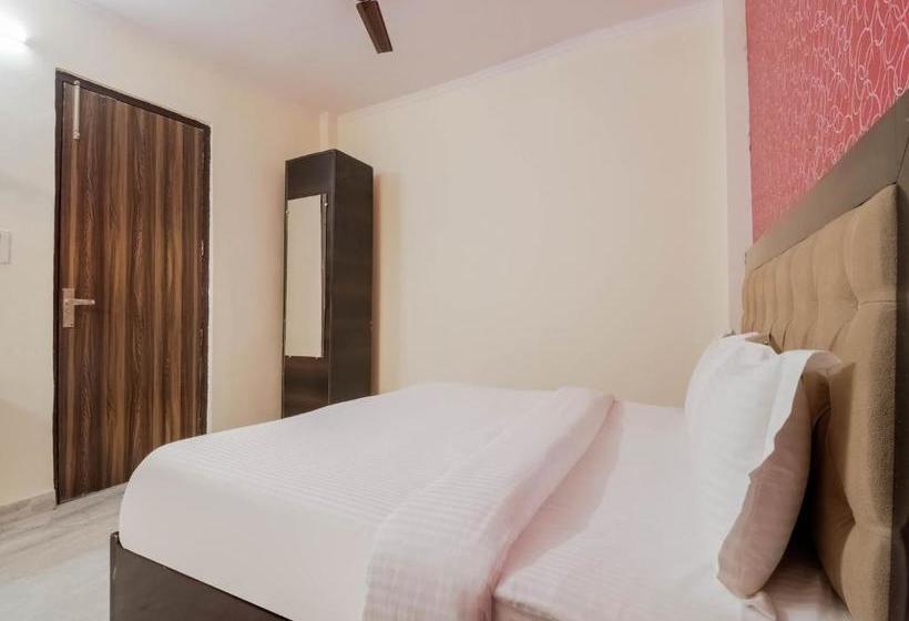 Hotel Collection O 79212 Dwarka Royal Inn