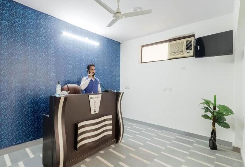 Hotel Collection O 79212 Dwarka Royal Inn