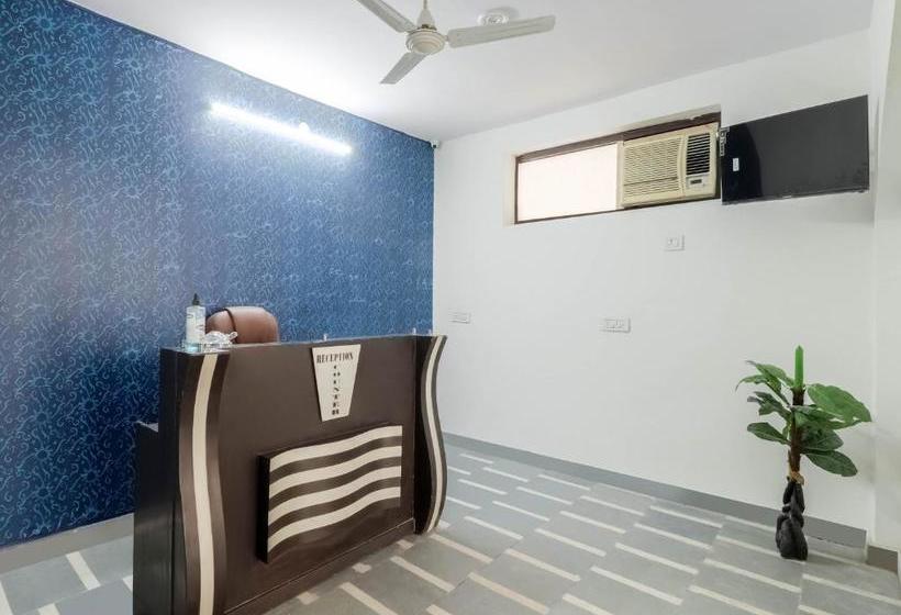 Hotel Collection O 79212 Dwarka Royal Inn