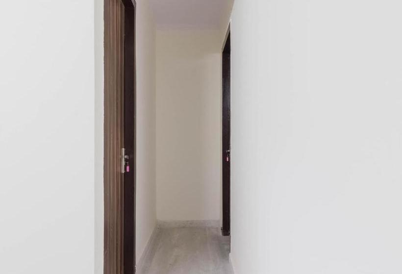 Hotel Collection O 79212 Dwarka Royal Inn