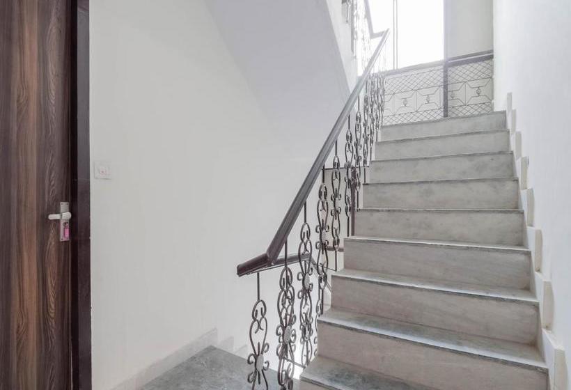 Hotel Collection O 79212 Dwarka Royal Inn