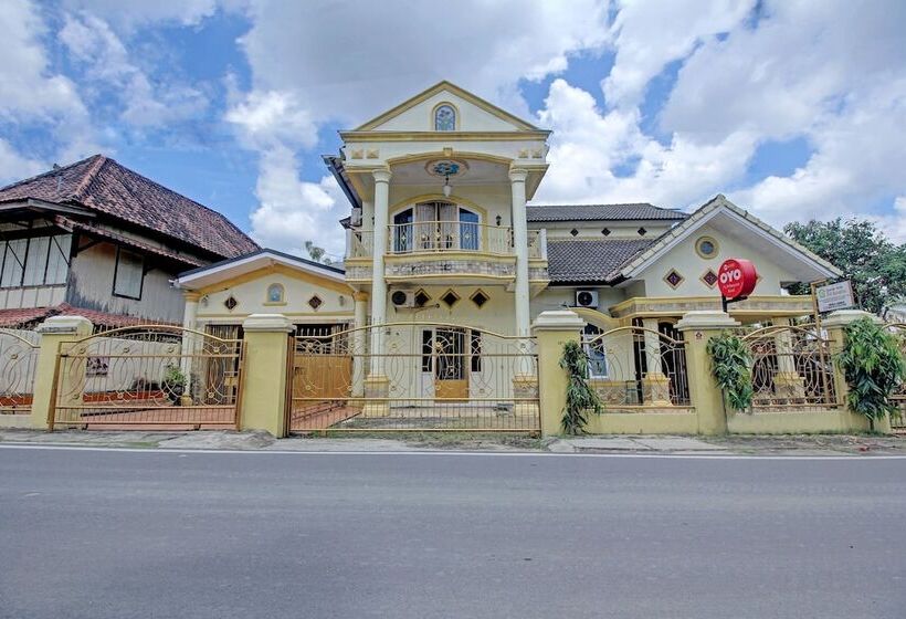 ホテル Oyo 90307 Fj Alfaeyza Kost