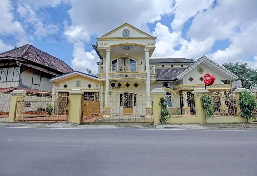 ホテル Oyo 90307 Fj Alfaeyza Kost