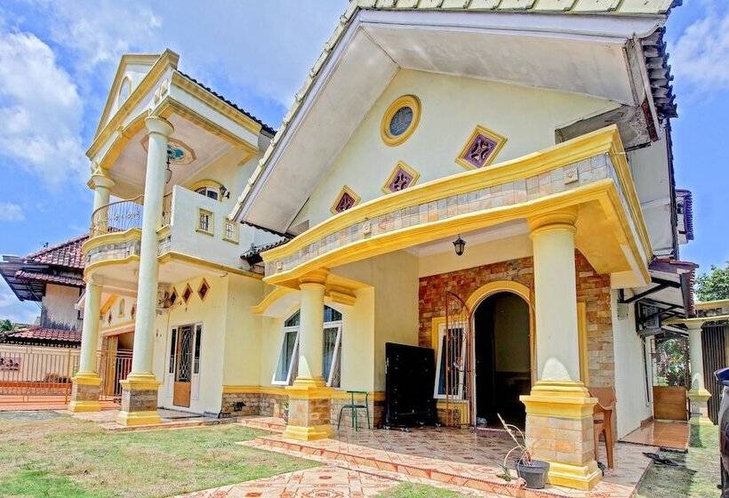 ホテル Oyo 90307 Fj Alfaeyza Kost