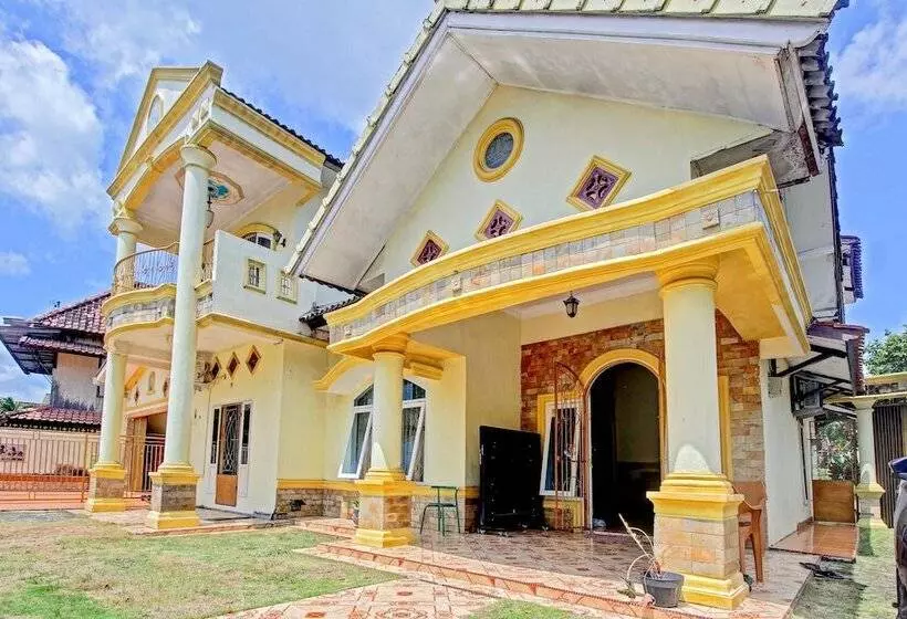 ホテル Oyo 90307 Fj Alfaeyza Kost