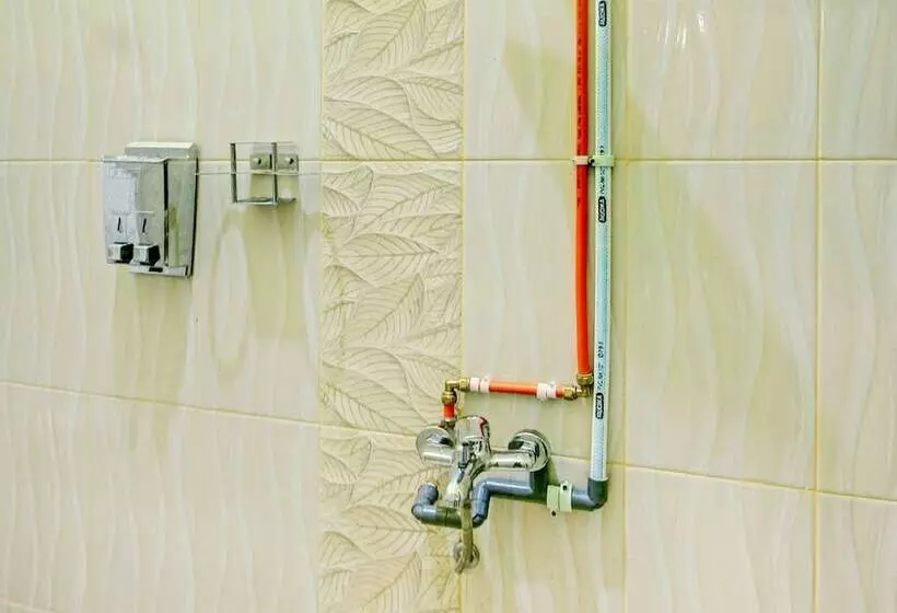 ホテル Oyo 90307 Fj Alfaeyza Kost