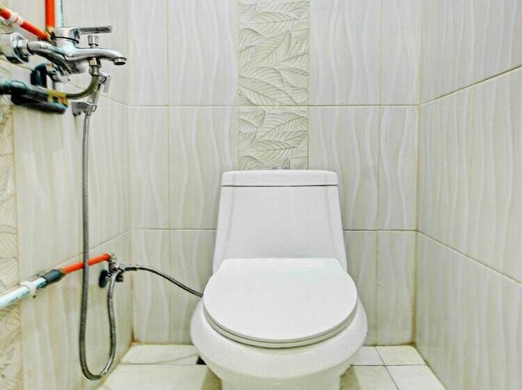 ホテル Oyo 90307 Fj Alfaeyza Kost