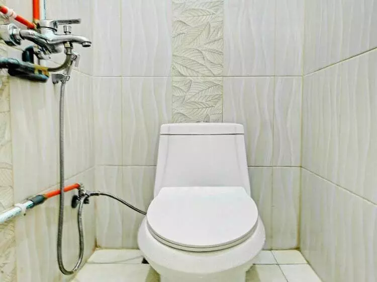 ホテル Oyo 90307 Fj Alfaeyza Kost