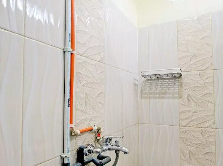 ホテル Oyo 90307 Fj Alfaeyza Kost