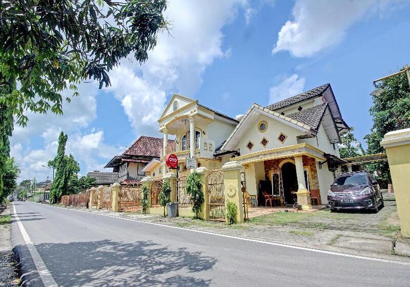 ホテル Oyo 90307 Fj Alfaeyza Kost