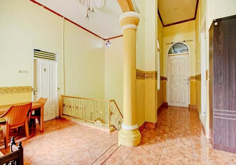 ホテル Oyo 90307 Fj Alfaeyza Kost