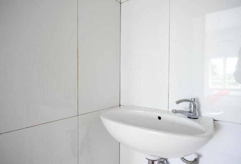 Hotel Reddoorz Syariah Near Ums Solo