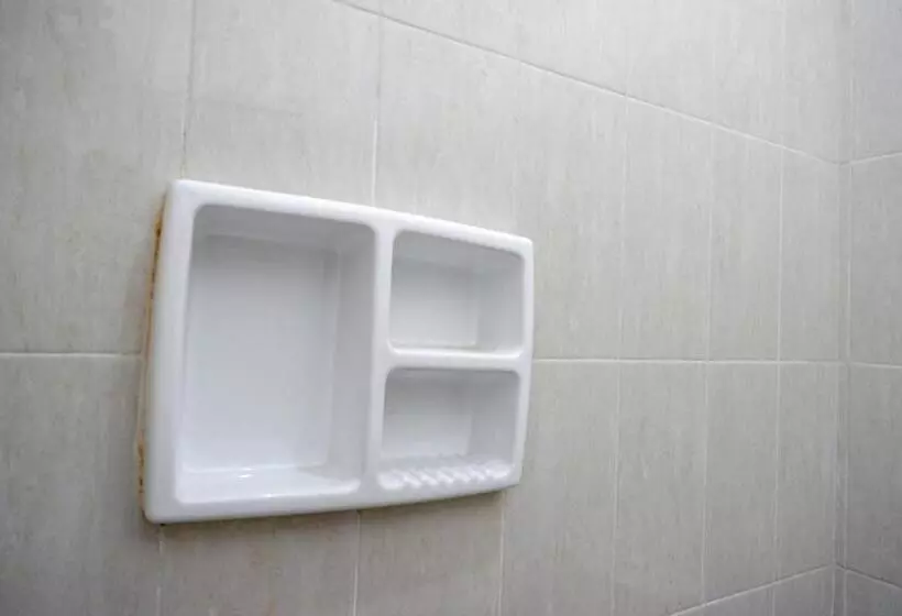 Hotelli Reddoorz Syariah Near Ums Solo