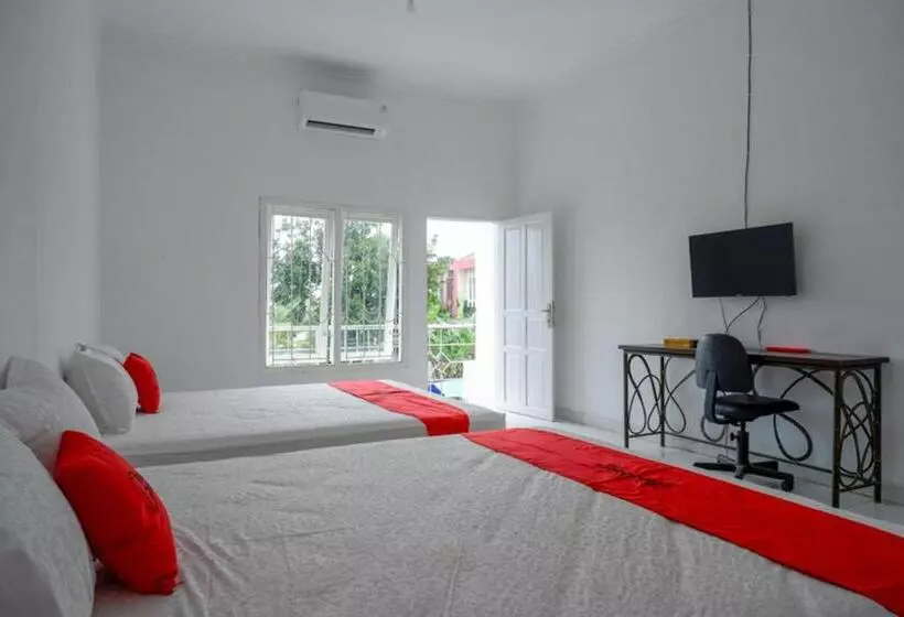 Hotelli Reddoorz Syariah Near Ums Solo