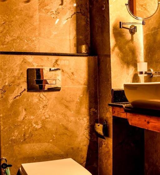 پانسیون Banalari Pine Inn