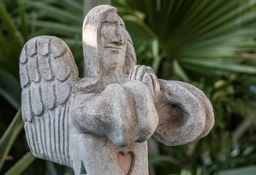 Majatalo Ebonymoon Guest House