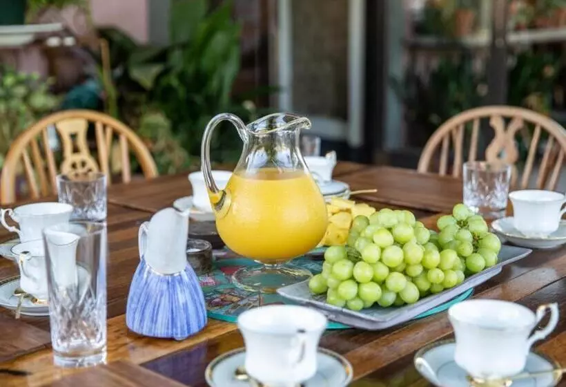 Majatalo Ebonymoon Guest House