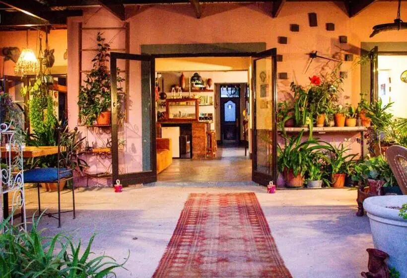 Majatalo Ebonymoon Guest House