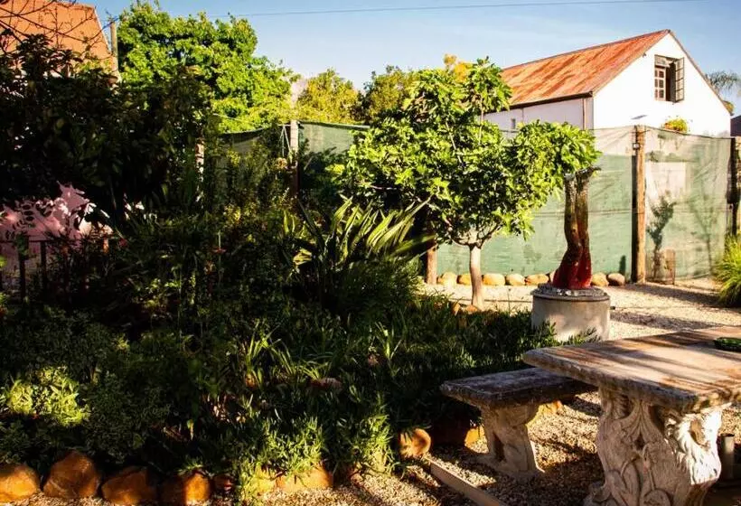 Majatalo Ebonymoon Guest House