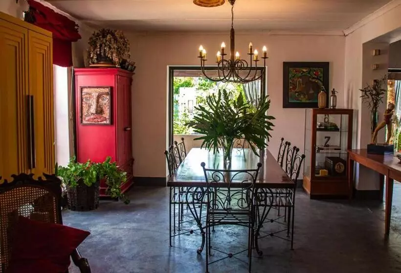 Majatalo Ebonymoon Guest House