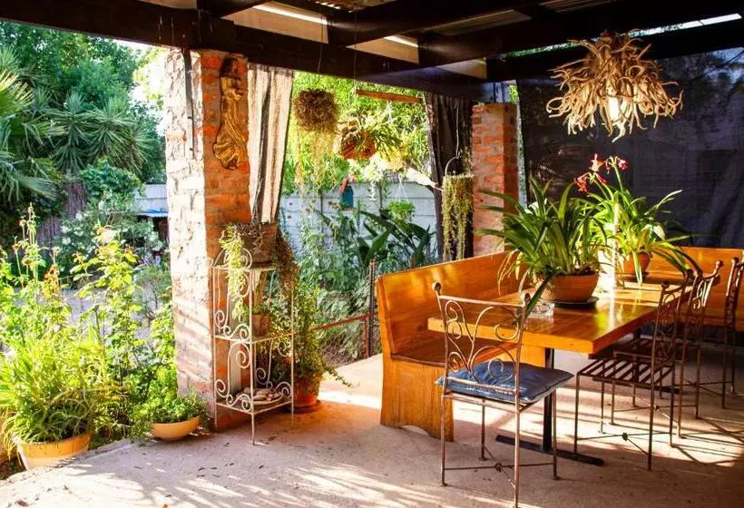 Majatalo Ebonymoon Guest House