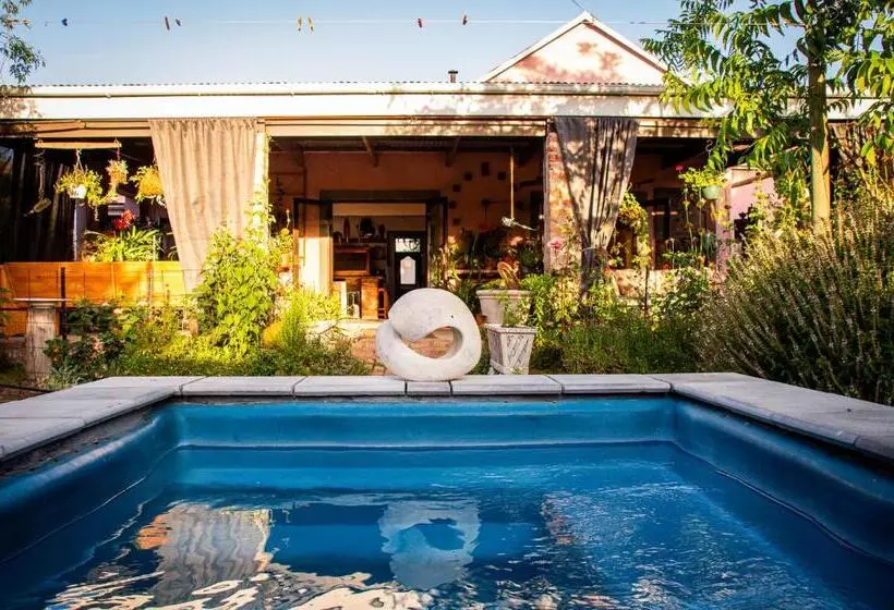 Majatalo Ebonymoon Guest House