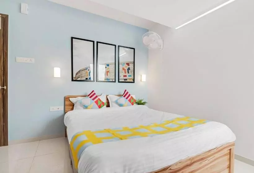 ペンション Oyo 79196 Om Plaza