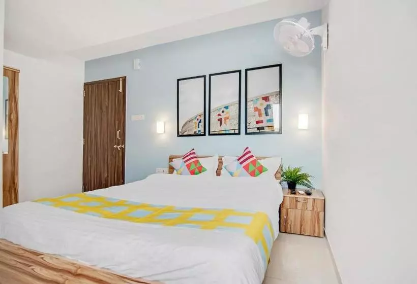 ペンション Oyo 79196 Om Plaza