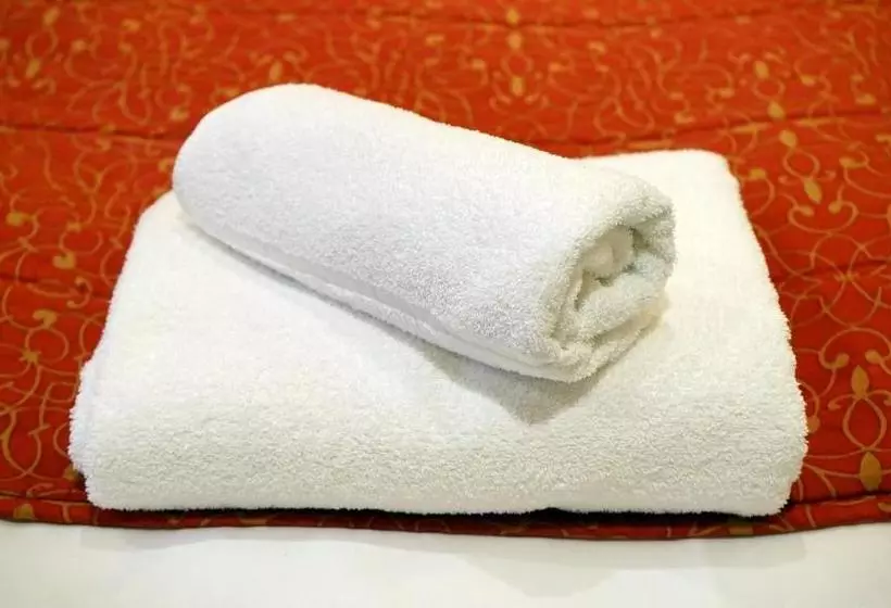 ペンション Oyo 79196 Om Plaza