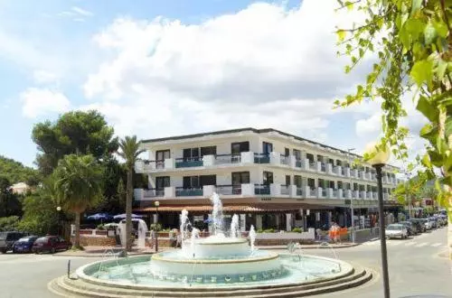 Apartamentos Cala Llonga Playa