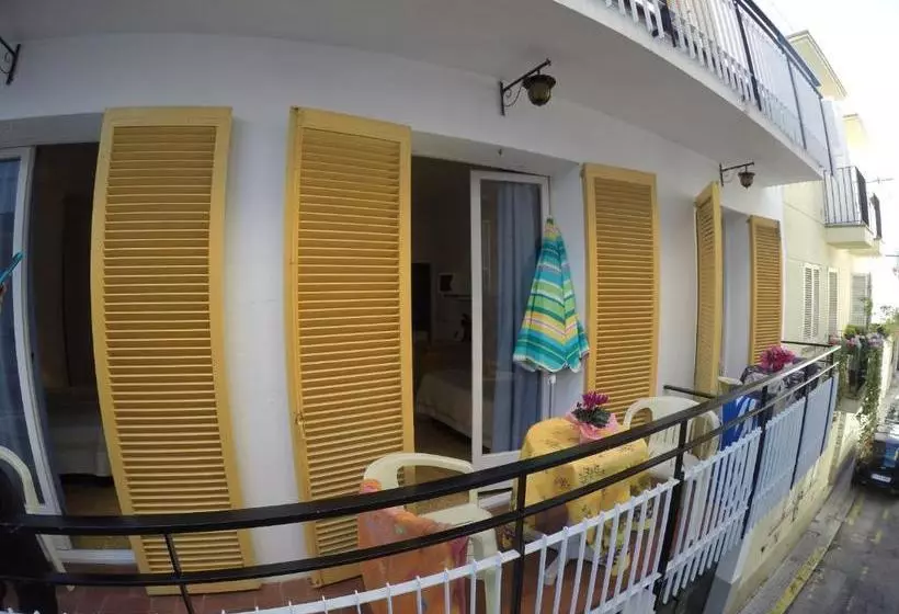 Apartamentos Montserrat